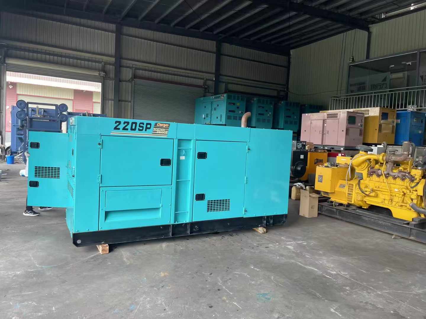 平塘800kW 柴油发电机的输出电流波动范围是多少？