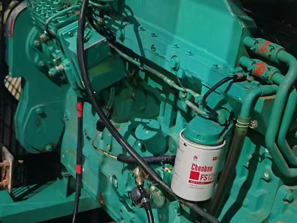 平塘如何确定新的发电机组控制系统是否与原系统兼容？