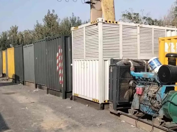 平塘200KW柴油发电机机组每小时油耗是多少？